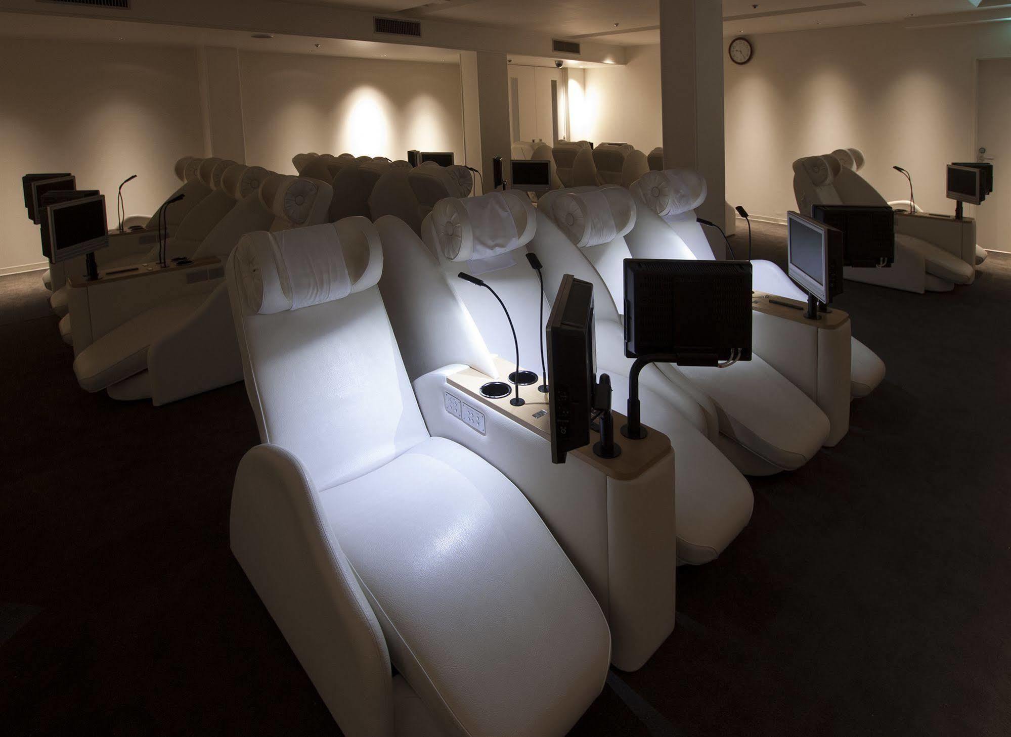 New Japan Capsule Hotel Cabana Osaca Exterior foto